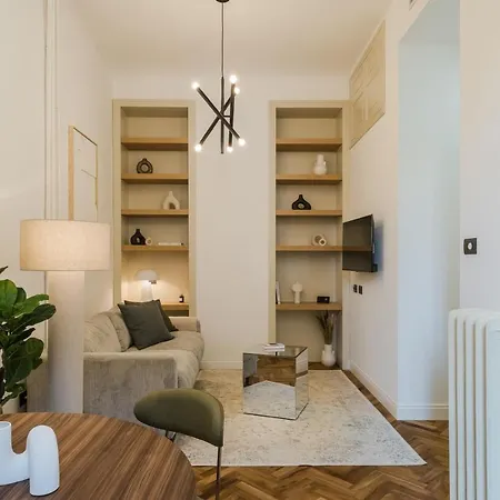 Casa Unica - Elegant With Balcony - Centrale 1 Apartamento
