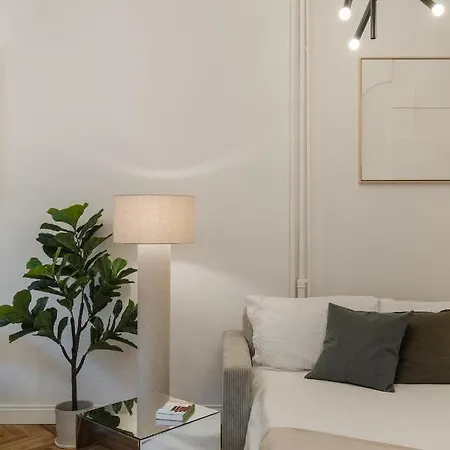 Casa Unica - Elegant With Balcony - Centrale 1 Apartamento Milán